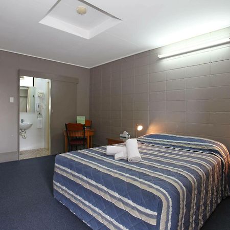 Tandara Hotel Motel Sarina Экстерьер фото
