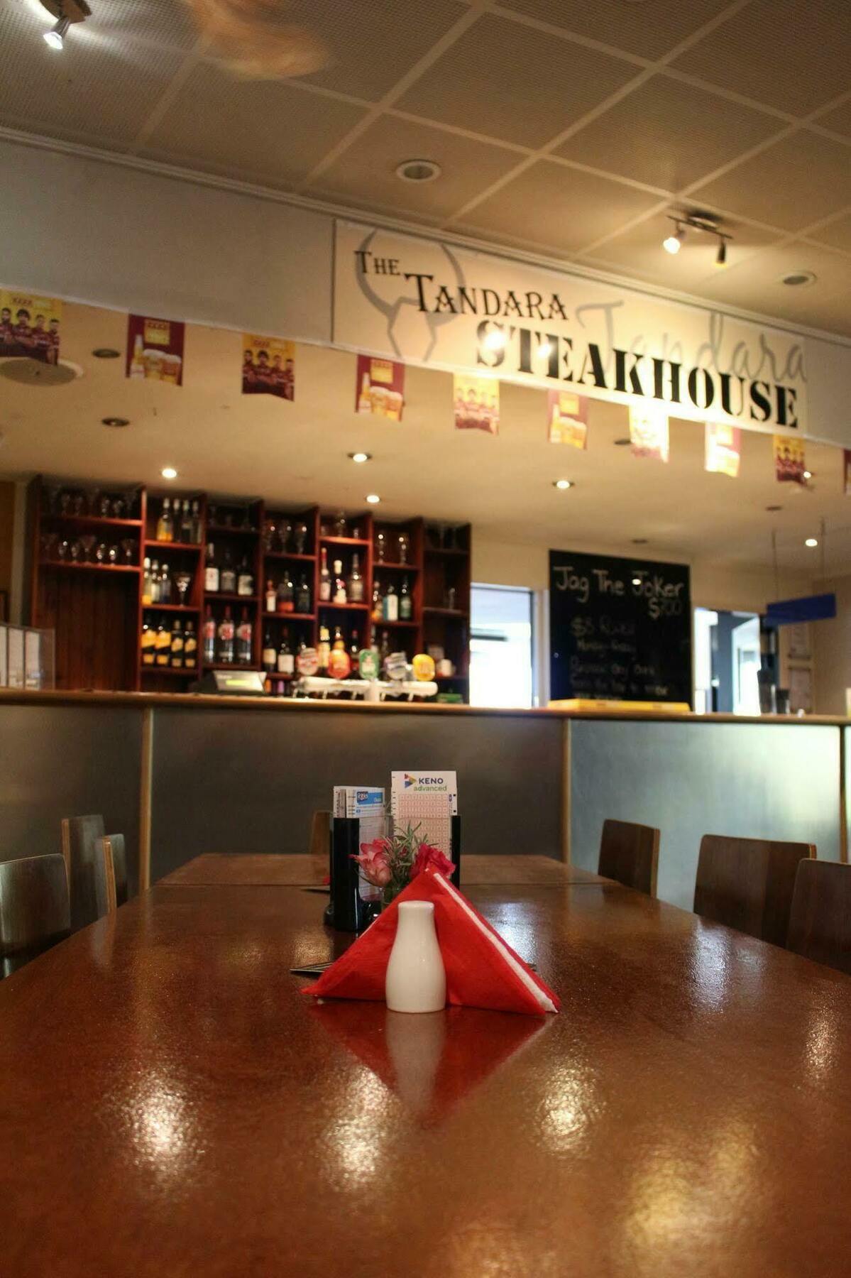 Tandara Hotel Motel Sarina Экстерьер фото