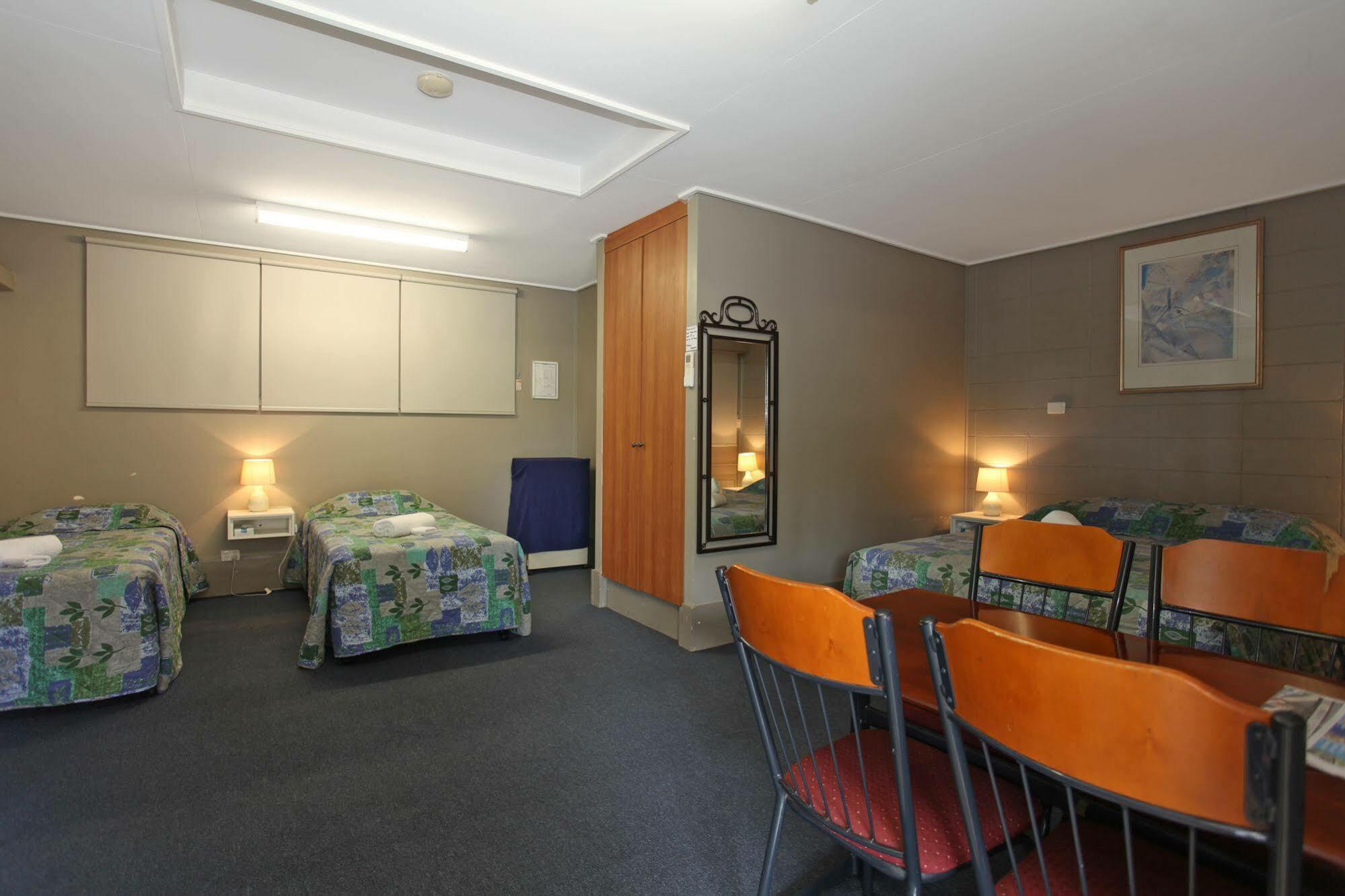 Tandara Hotel Motel Sarina Экстерьер фото