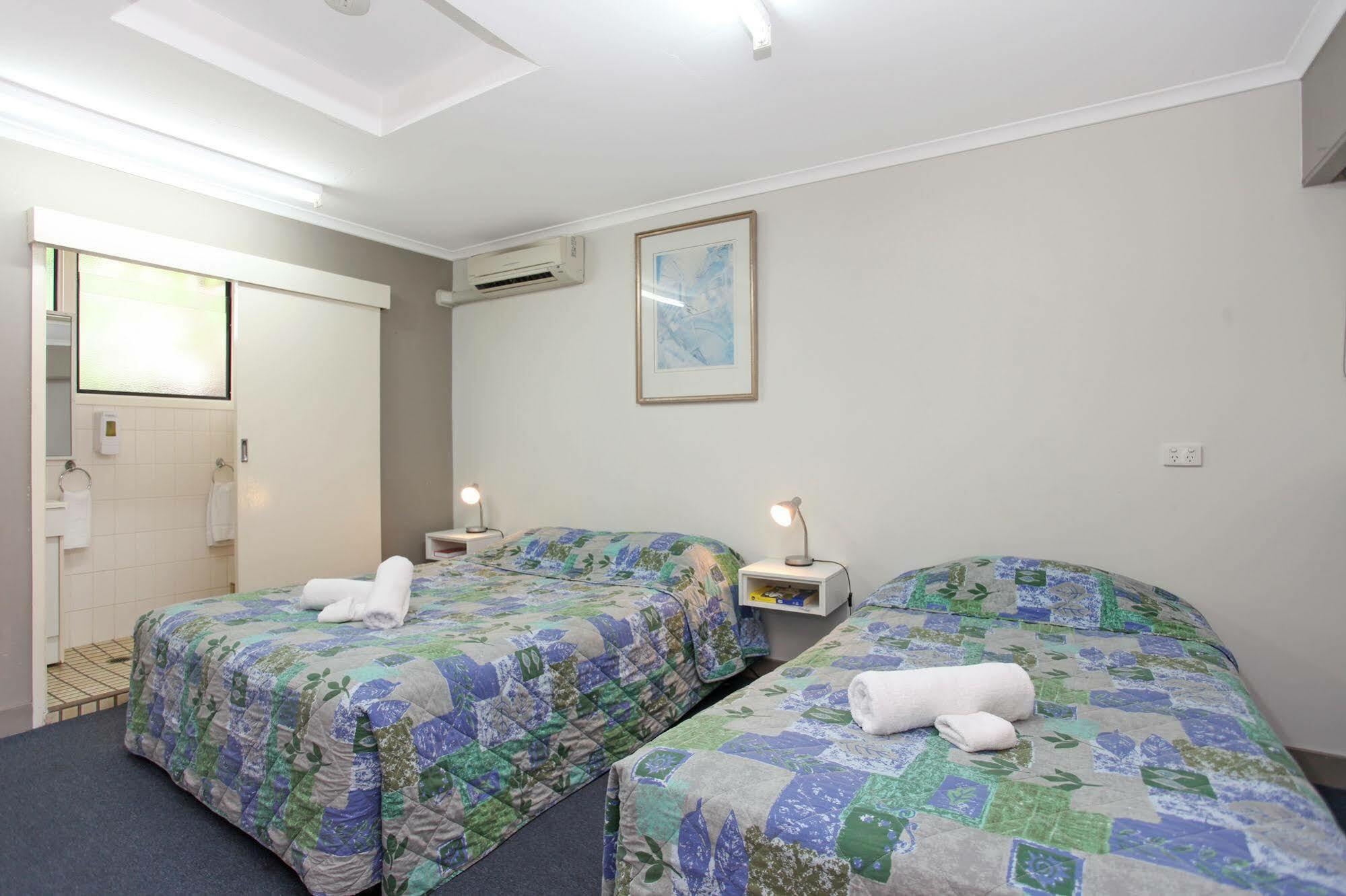 Tandara Hotel Motel Sarina Экстерьер фото