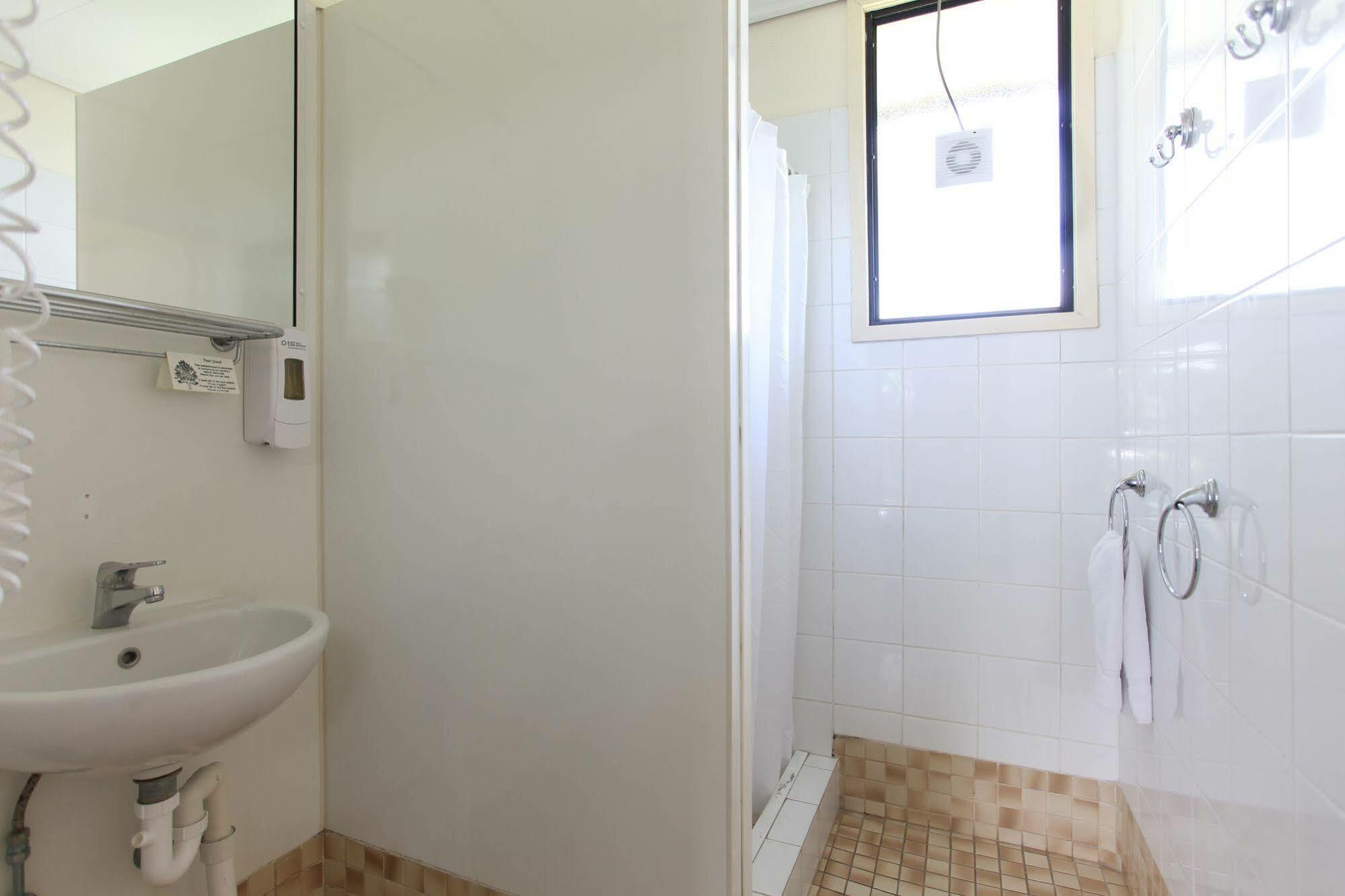 Tandara Hotel Motel Sarina Экстерьер фото