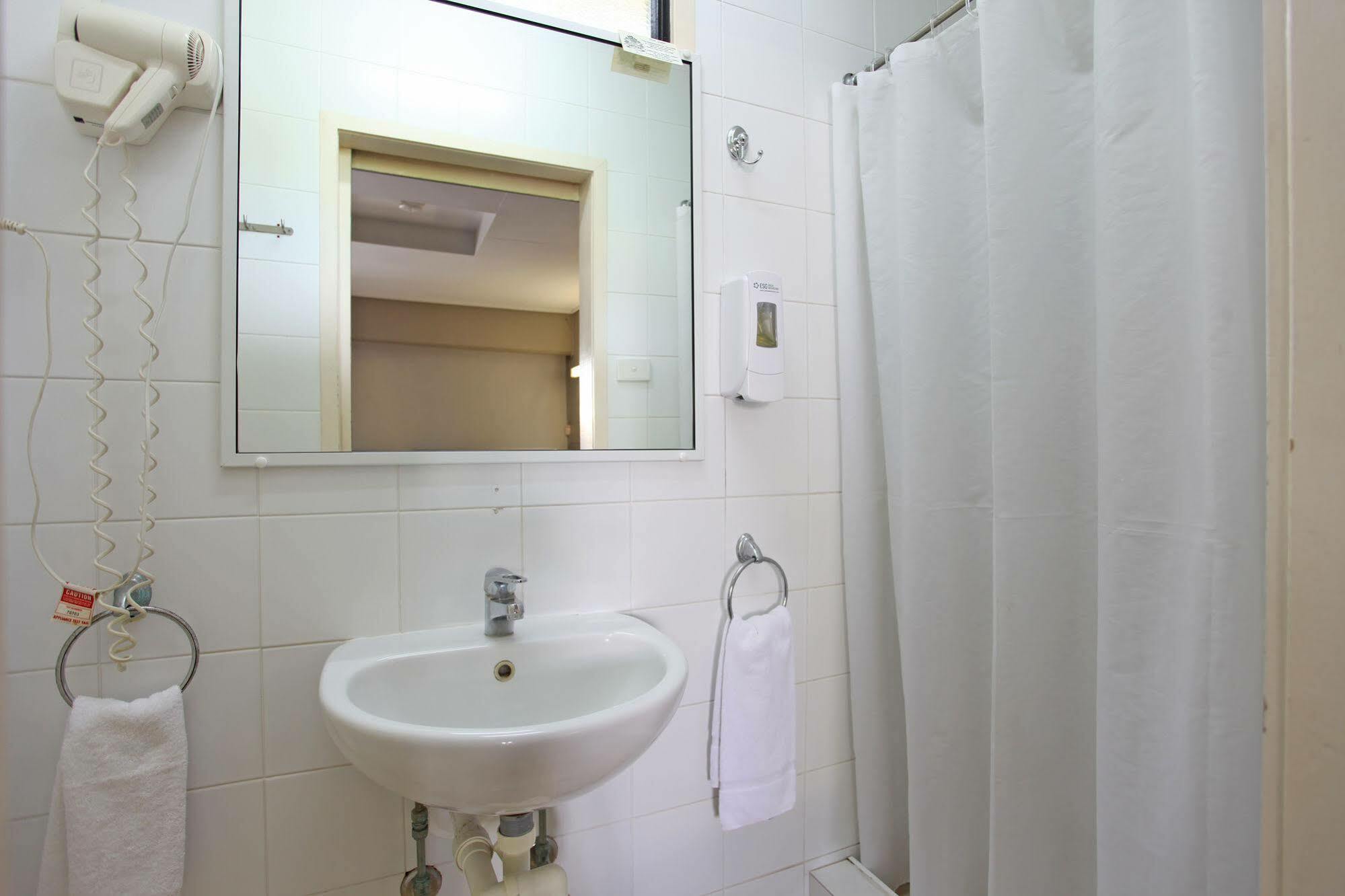 Tandara Hotel Motel Sarina Экстерьер фото