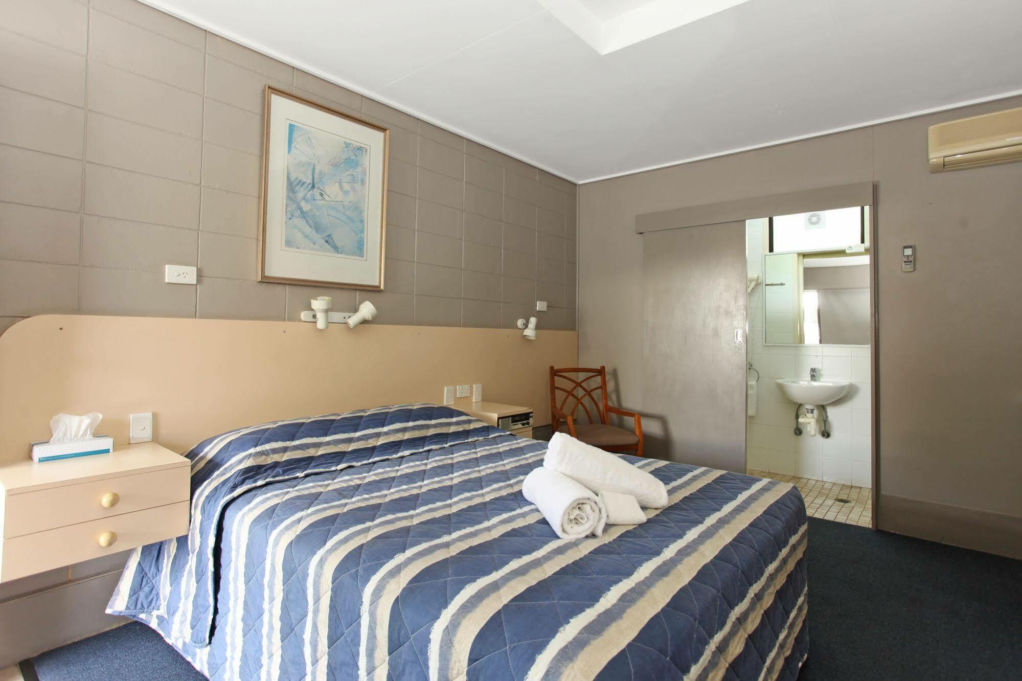 Tandara Hotel Motel Sarina Экстерьер фото