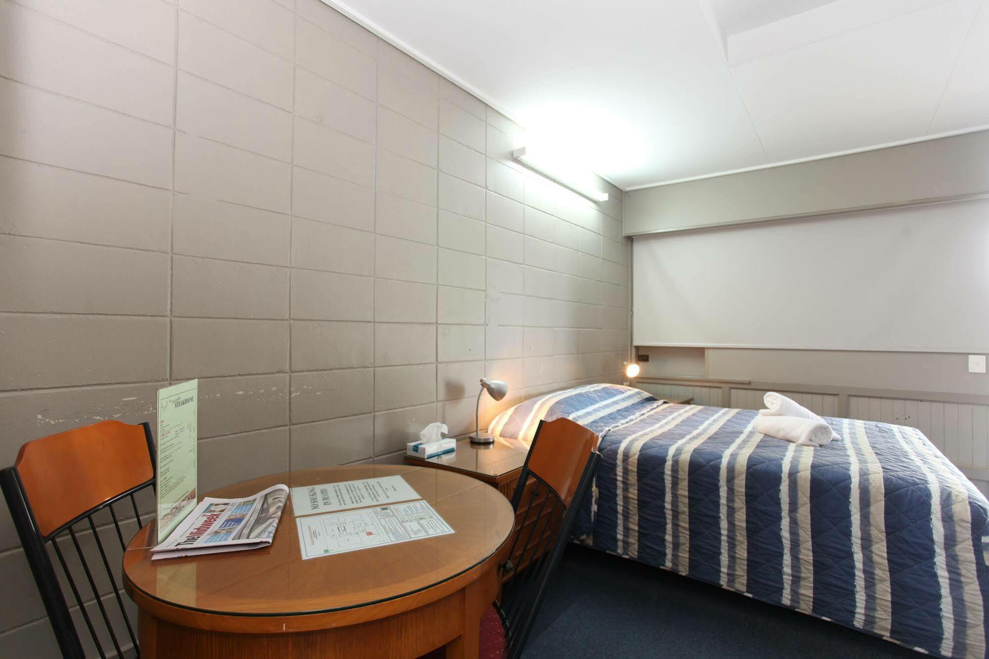 Tandara Hotel Motel Sarina Экстерьер фото