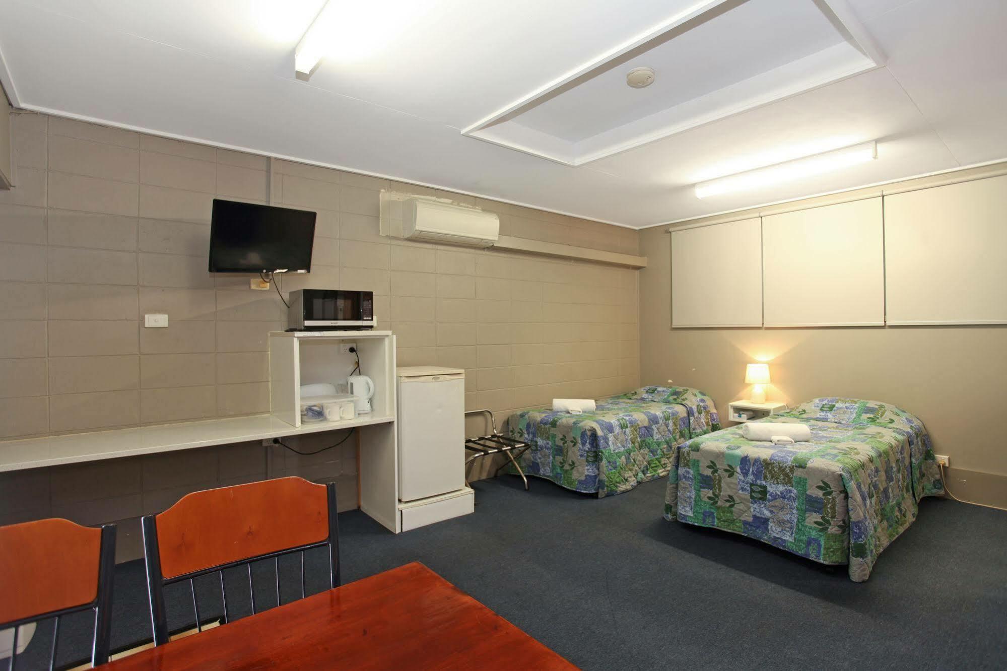 Tandara Hotel Motel Sarina Экстерьер фото