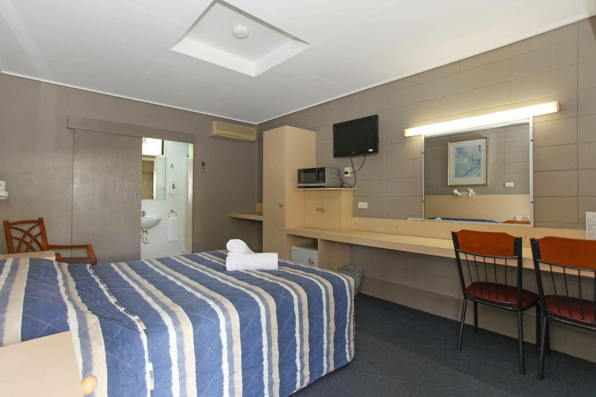 Tandara Hotel Motel Sarina Экстерьер фото