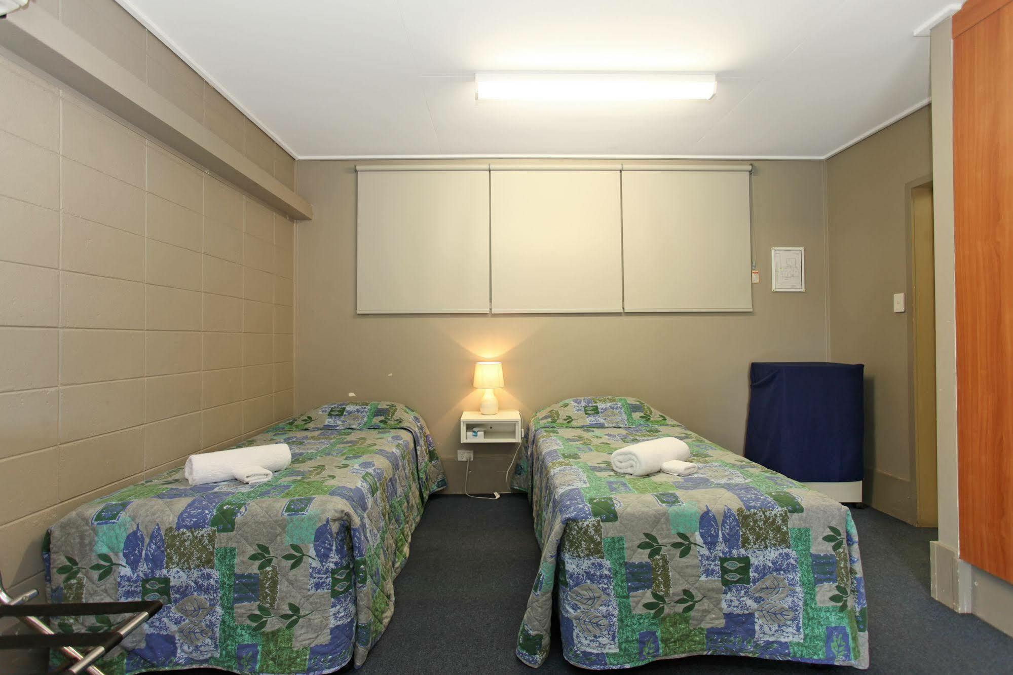 Tandara Hotel Motel Sarina Экстерьер фото