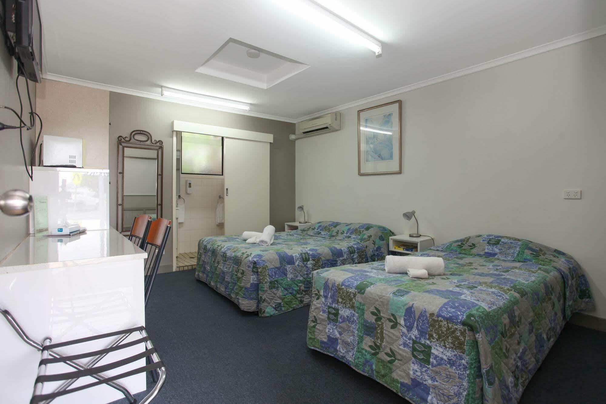 Tandara Hotel Motel Sarina Экстерьер фото